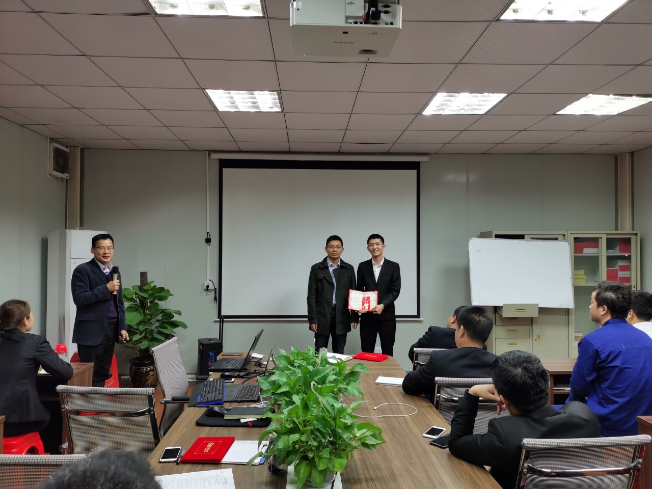 創(chuàng)新獎-鵬翔石英石事業(yè)部——磨機生產(chǎn)線